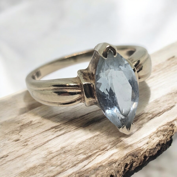 Aquamarine Marquise 10K Yellow Gold Elegant Women's Ring Sz 5.75 Beautiful - Picture 4 of 11